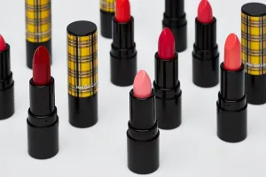 LAPIZ LABIAL HOT GIRL LIP STICKER